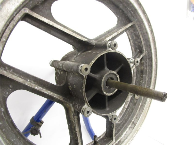 85 Kawasaki Ninja ZX 900 A GPz Front Wheel Rim 16